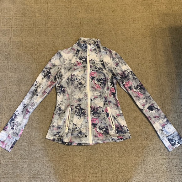 Lululemon Women’s On The Move Floral Size 8 - Picture 1 of 3